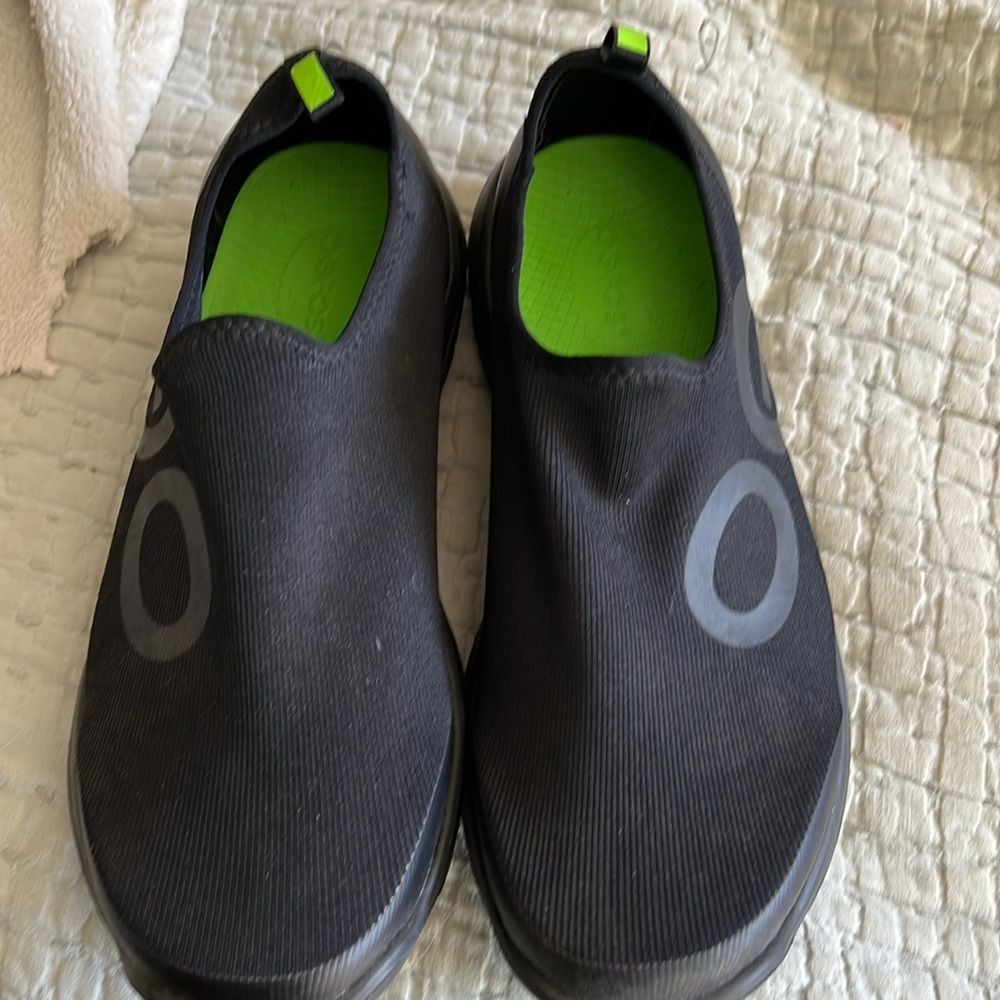 They are brand new shoes just don’t have the box bought them and don’t wear them